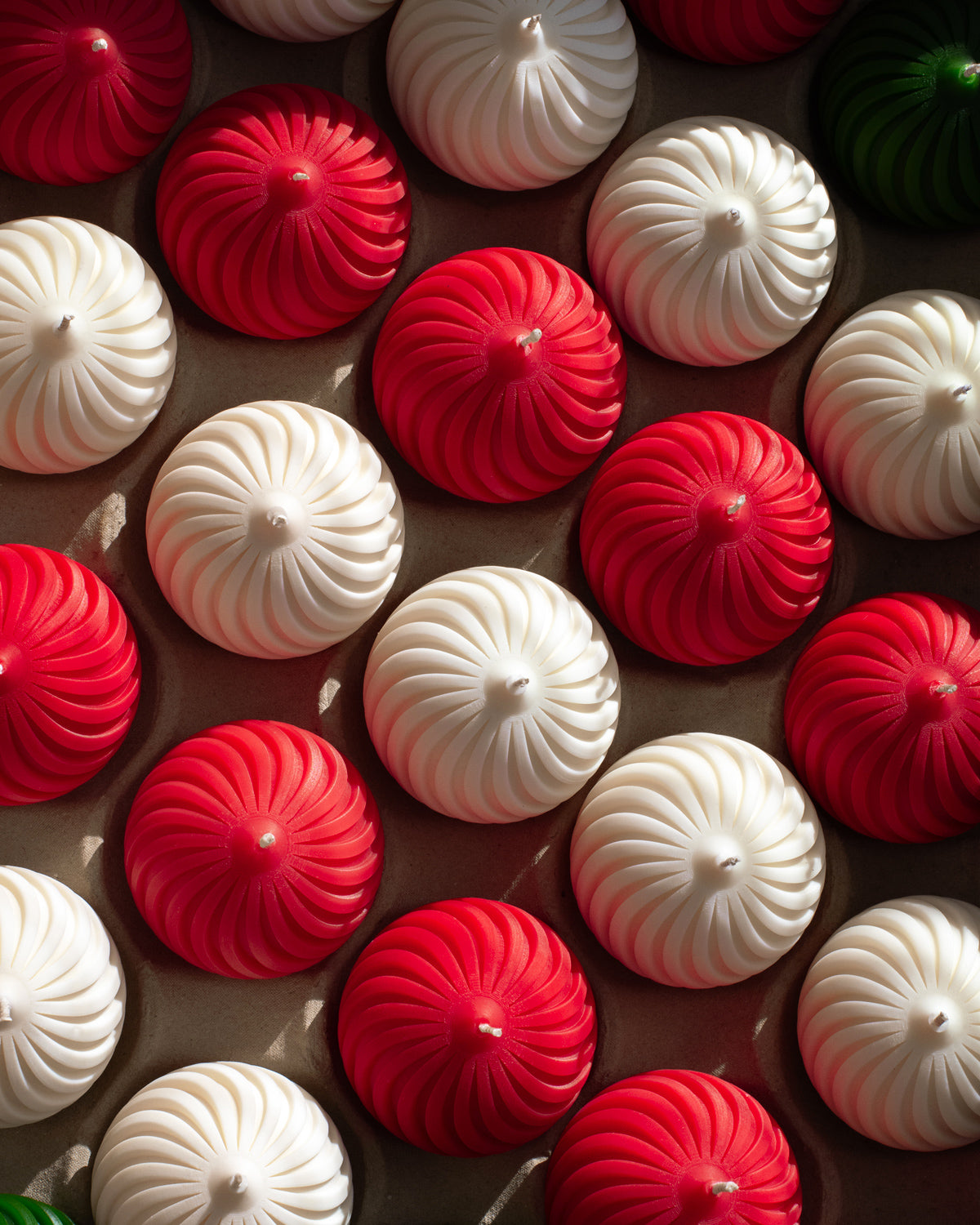 Christmas Bauble Beeswax Candles – Limited Edition Holiday Decor